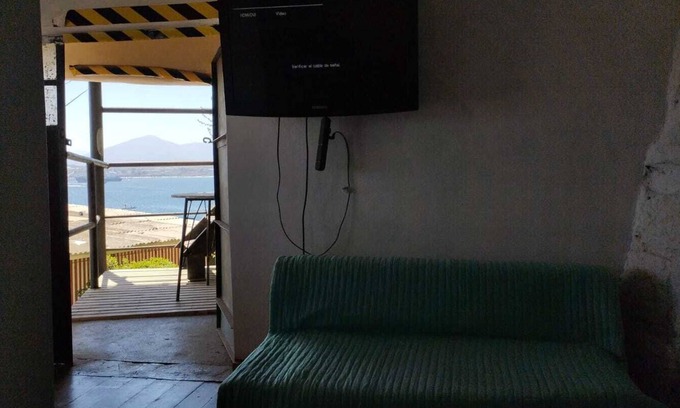 Quintero Bed & Breakfast | Habitacion con baño privado y balcon, playa las Conchitas y Parque de Quintero