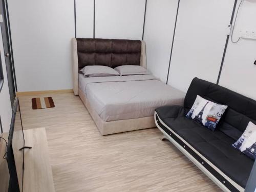 Hulu Langat Haus | Haimara staycation, 1 house & 3 cabin with pool hulu langat, for small event