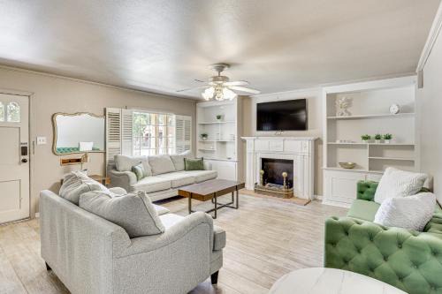 South Overton Haus | Half-Mi to Campus! Lubbock Home with Fenced Yard