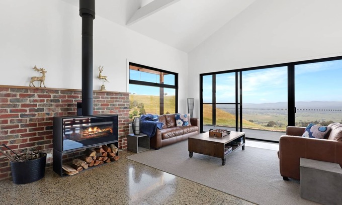 Barwite Haus | Half Mile High - Merrijig - Sleeps 10