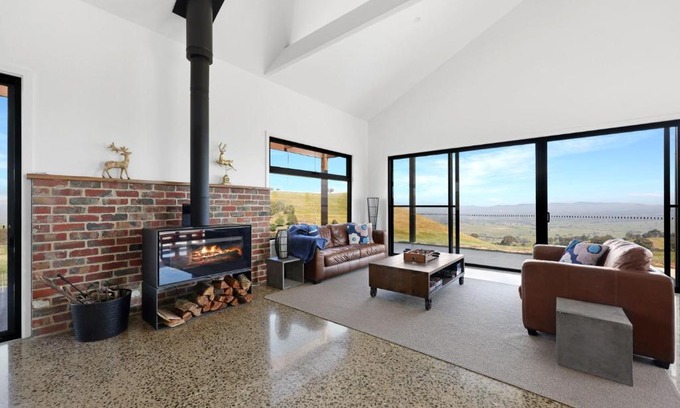 Barwite Haus | Half Mile High - Merrijig - Sleeps 10