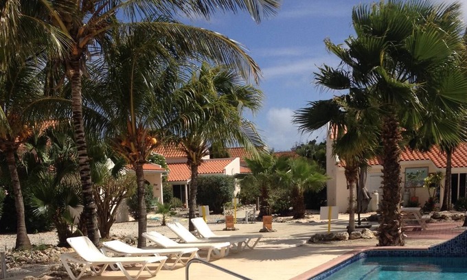 Hato Hütte | Hamlet Oasis Resort: Colorful 1 bedroom apartment