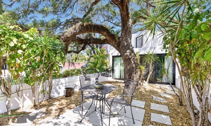 Colee Hammock Villa | Hammock 4 in Fort Lauderdale