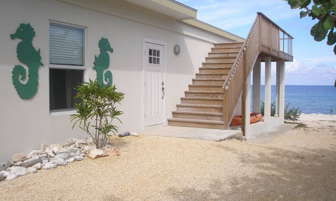 Tibbett's Turn Haus | Hammock Moon - Two Bedroom House Directly on Beach with Gazebo