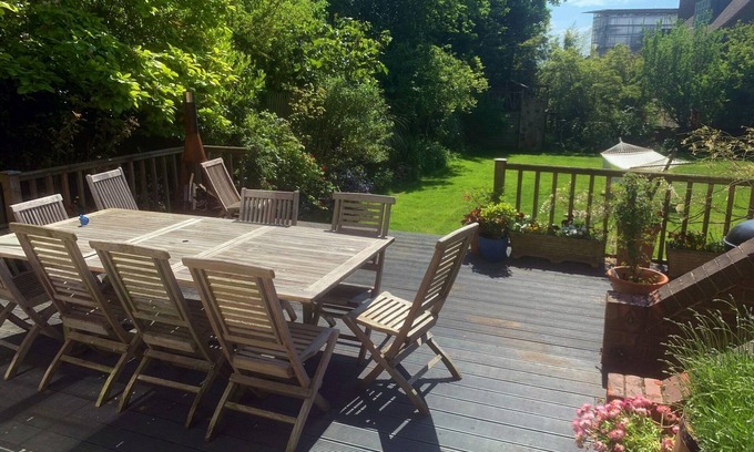 Frognal and Fitzjohns Wohnung | Hampstead haven - 2BR 2BA - private deck & 425sqm garden, gated parking
