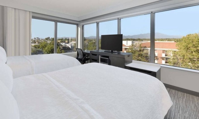 Lake Forest Hotel | Hampton Inn by Hilton Irvine Spectrum/Lake Forest