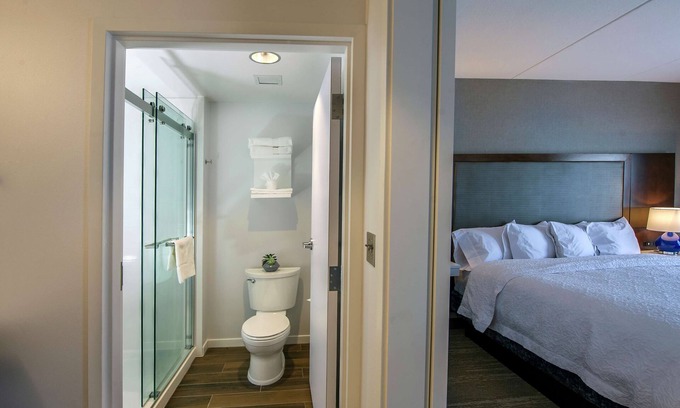 Foxboro Hotel | Hampton Inn & Suites Foxborough/Mansfield