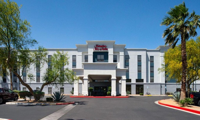 Paradise Hotel | Hampton Inn & Suites Las Vegas Airport
