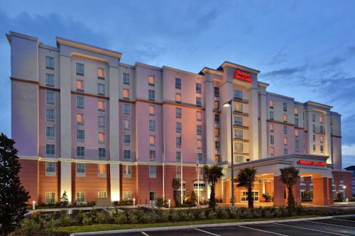 Airport North Hotel | Hampton Inn & Suites Orlando Airport at Gateway Village