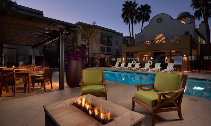 Paradise Valley Village Hotel | Hampton Inn & Suites Phoenix/Scottsdale