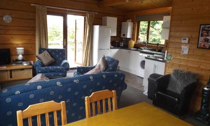 Offenham Haus | Hand built log cabin at Avonvale Holiday Lodges