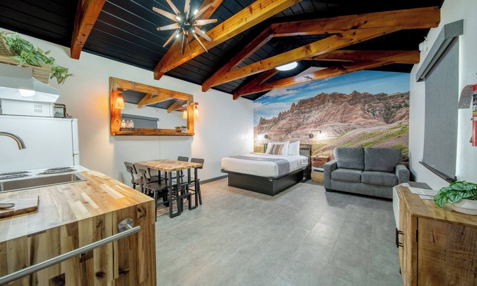 Pinnacles Entrance Badlands Hotel | Hansen Inn & Cabins, Cabin Suite, 1 King, 1 Queen, Sleeper Sofa, Dog Friendly