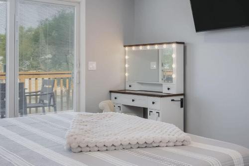 Fox Lake Haus | Harbor Clubhouse Modern Waterfront with Hot Tub and Pet Friendly