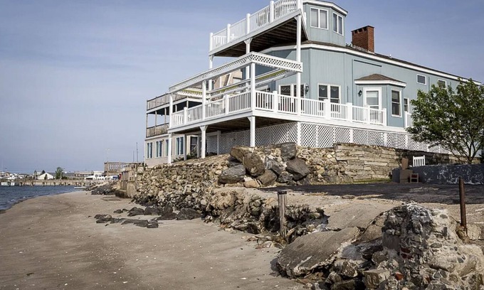 Seabrook Haus | Harbor House in Seabrook, NH featured on HGTV's Beach Hunters!