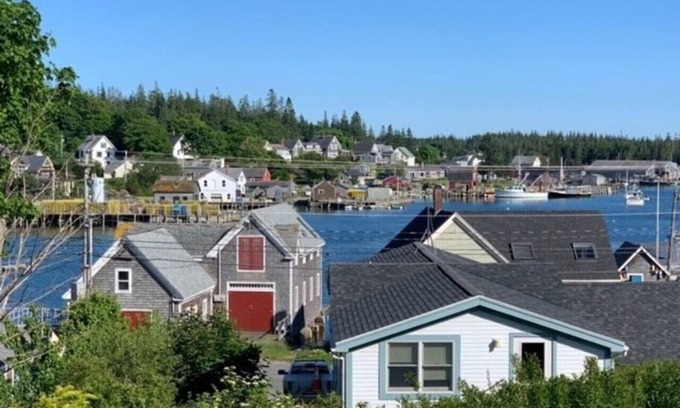 Vinalhaven Haus | Harbor Outlook with Water Views