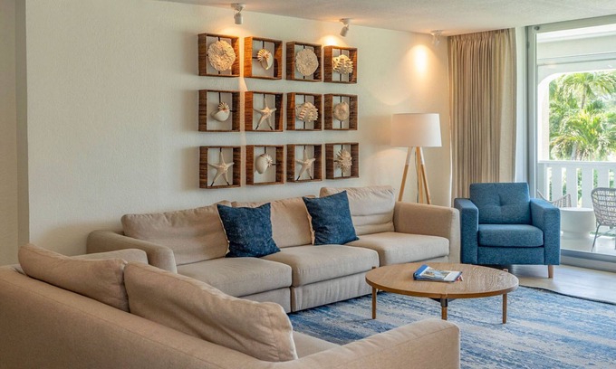 Seven Mile Beach Haus | Harbour Heights #41 Seven Mile Beach, Second Floor 4 Bedroom, 3.5 Bathroom Townhouse