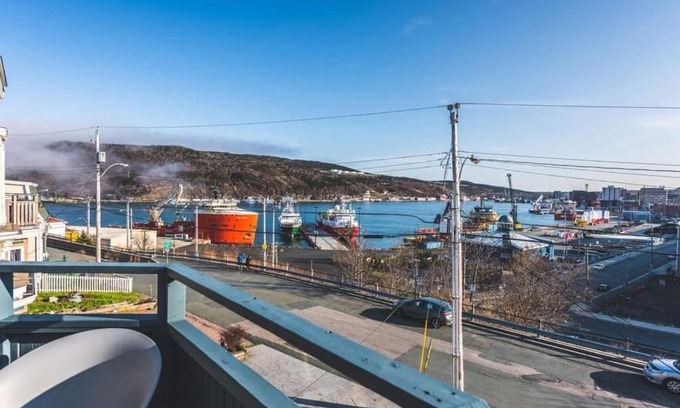 Downtown St. John's Haus | Harbour View Hitch 2bd Parking