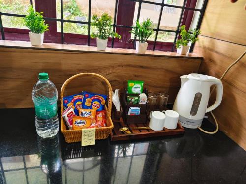 Kuppaayil Wohnung | Harichandhanam Inn - Entire Flat, Ground Floor, 200m From East Nada Guruvayur