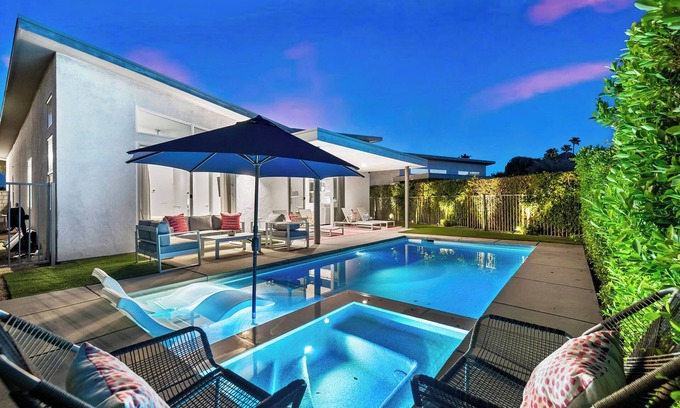 Indian Wells Haus | 'Harlow House' Lounge poolside in Indian Wells