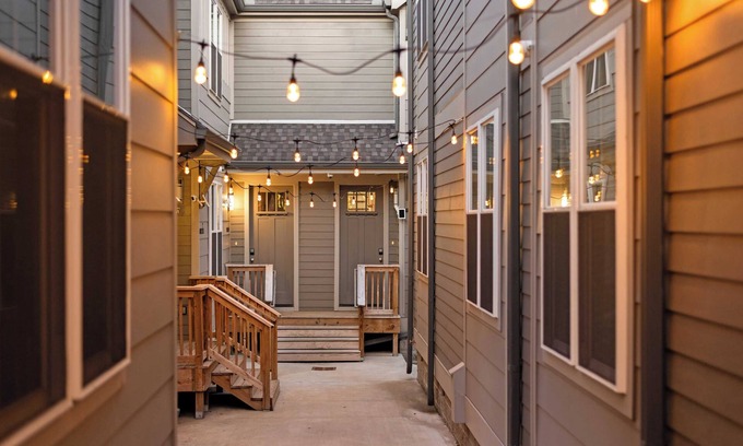 Chestnut Hill Hütte | Hart Suite 8 by Avantstay Gorgeous Town House w/ Modern Amenities in Nashville!