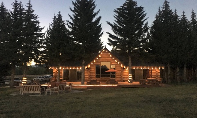 Moran Hotel | Hatchet Resort