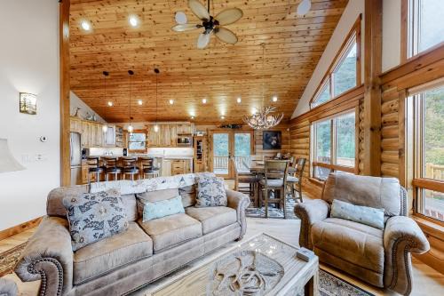 Turtle Lake Haus | Hawk Perch