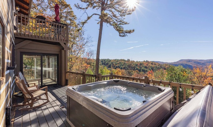 Ferguson Kabine | Hawk's Rest: Private Cabin, Great Views, Hot Tub, WIFI, Fireplace