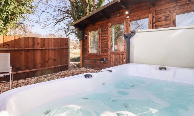 Blandford Saint Mary Hütte | HAZEL, pet friendly, character holiday cottage in Blandford Forum