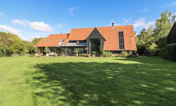 Beckingham Hütte | HEADLAND BARN, pet friendly, character holiday cottage in Maldon