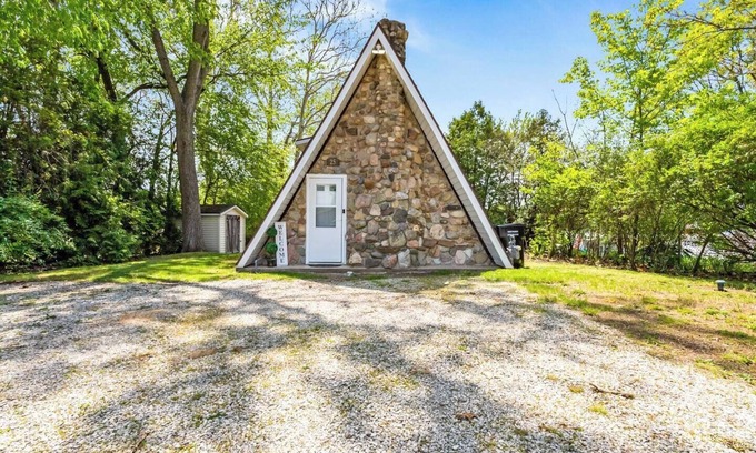 Warsaw Kabine | Lakeside A-frame|Heart Jacuzzi|Kayaks|Pier