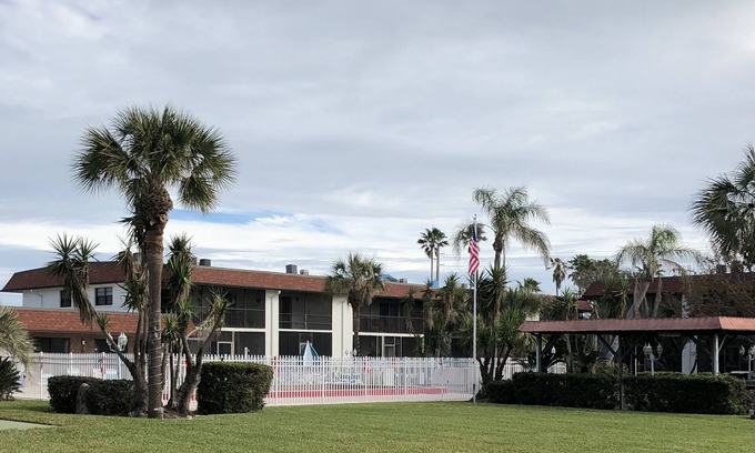 Cocoa Beach Eigentumswohnung | Herz eines Strandaufenthaltes