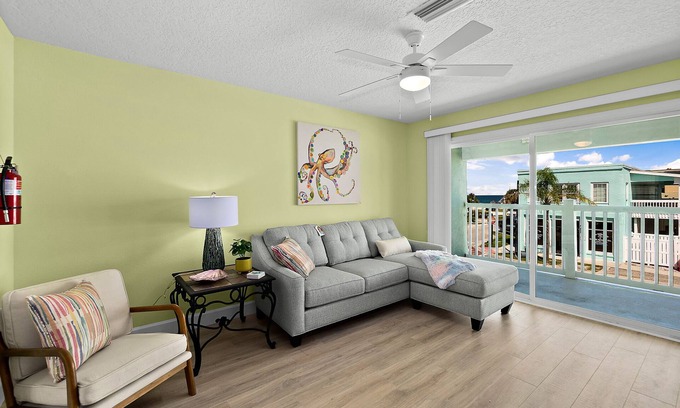 Flagler Beach Eigentumswohnung | Heart of Flagler Beach, 1 Block To The Beach-Walk to Everything!