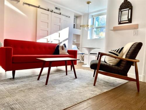 Mount Pleasant Wohnung | Heart of Mount Pleasant - with parking