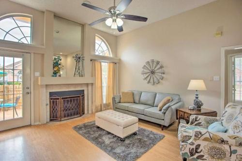 Rowlett Haus | Heart of Rowlett - 3 BD 2BA Cozy Getaway w Patio
