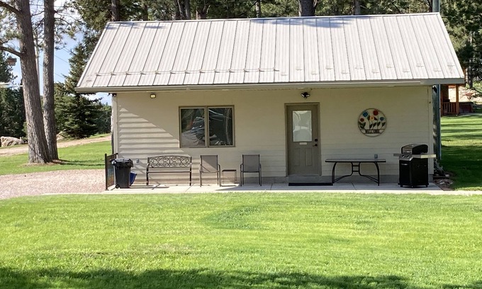 Custer Kabine | Herz der Black Hills, angrenzender Nationalwald, frische Luft und strahlende Sterne !!