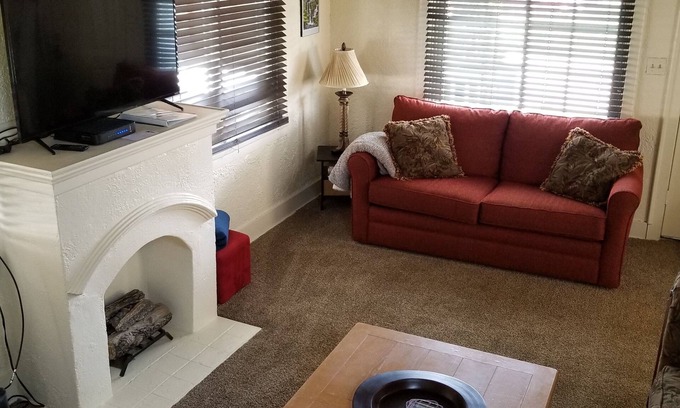 Cuyahoga Falls Haus | Heart of the Falls! Cozy for 2, Spacious for 8, Close to everything!