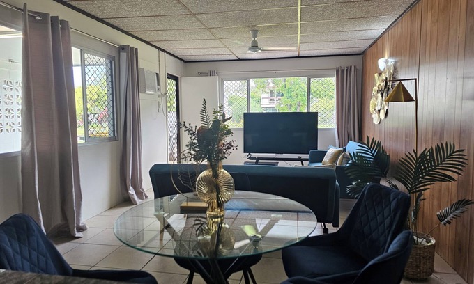 Cranbrook Wohnung | Heart of Townsville Serenity