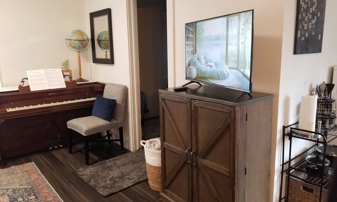 Oakridge Haus | Heat sauna in house with AC, WiFi, overlooking the Willamette River