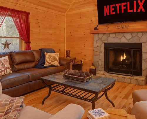 Eagle Mountain Haus | Heated In Door Pool Hot Tub 6 Seater Fire Pit Wineries Pickleball Gym