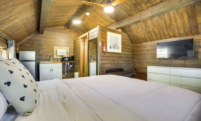 Crown Point Wohnung | Heated Pool Access: Bayou Cabin Near NOLA!