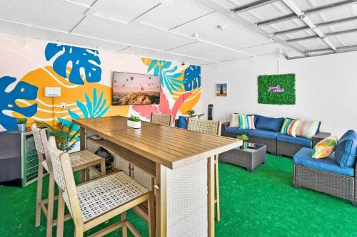 Vilano Beach Haus | Heated Pool Costa Rica Style Sleeps 10 Steps to Sand, Dogs OK