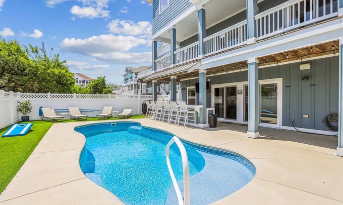 Currituck County Haus | NEU im Jahr 2020! Beheizter Pool, Aufzug, Billardtisch, 250 m zum Strand!