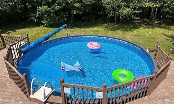 Christmas Haus | Wanderwege enden in Weihnachten - in der Nähe von abgebildeten Felsen