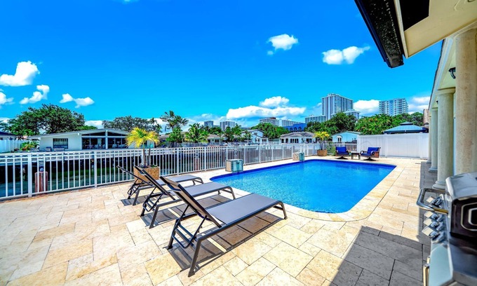 Bermuda Riviera Haus | Heated Pool & Waterfront! Walk To Beach & Shops!