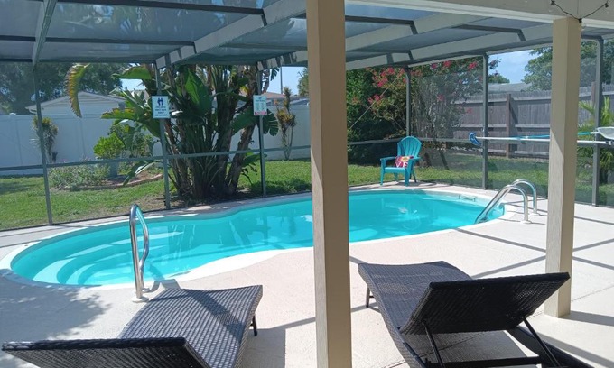 Regency Park Haus | Heated & Screened in Pool
