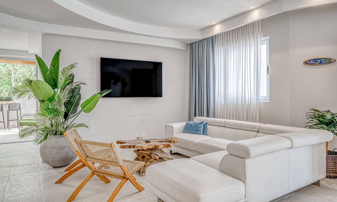 Jaco Eigentumswohnung | Hermosa Waves D2 | Luxury condo in Playa Hermosa with pool, hot tub, balcony, AC
