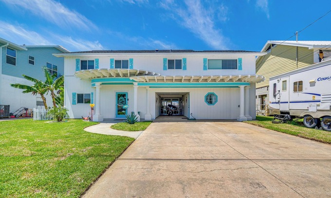 Spring Hill Haus | Hernando Beach Home on Dolphin Cove: Dock & Kayaks