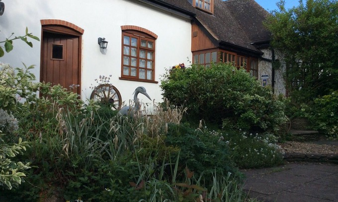Alcester Wohnung | Reiher-Ansicht-Flussufer-Rückzug in ruhigem ländlichem Hamlet nahe römischer Stadt, Alcester