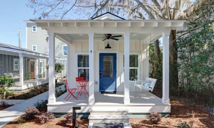 Thunderbolt Hütte | Herrin Hideout - in the heart of the Lowcountry