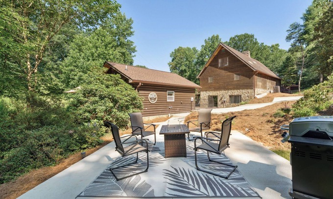 Hickory Wohnung | Hickory Hideaway: Patio Paradise w/ Community Pool